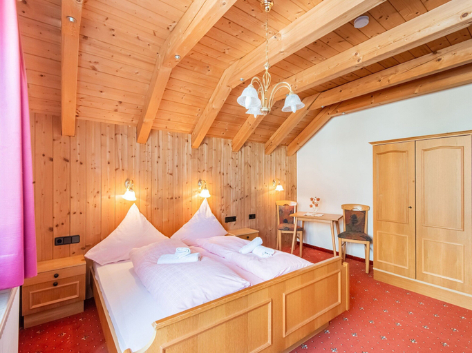 Bedroom 3, Sunlit Apartment near Ski Area in Längenfeld, Imst