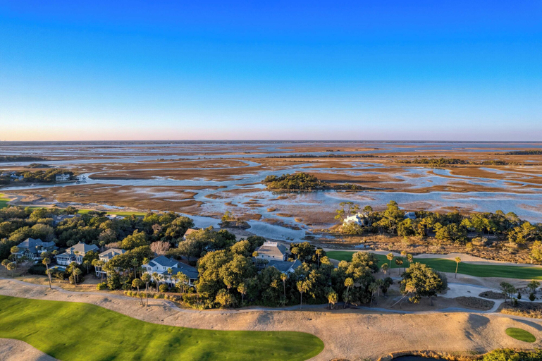 Others 4, Conch Cottage by Avantstay Walk to Beach, Deck, Fireplace, Outdoor Dining, Charleston