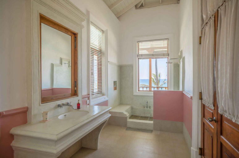 Room 4, Family Beach Villa Located On An Incredible Beach, Habaraduwa