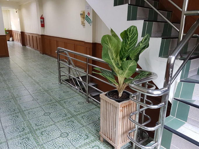 Public Area, Travellers Rest Hotel, Pattaya