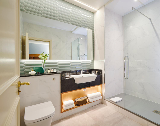 Bathroom 5, Hodson Bay Hotel