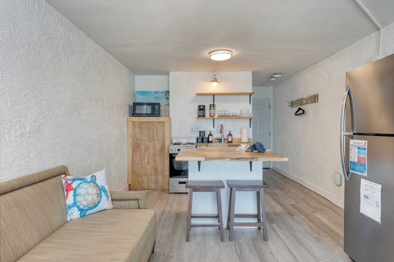 Others 5, Sun-kissed by Avantstay Beachfront Access, Bay
