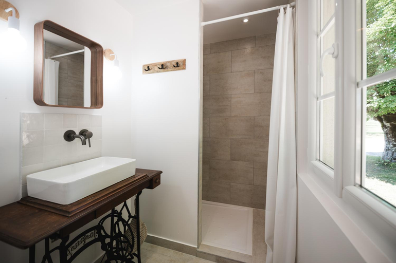 Bathroom 5, Domaine de Malet, Dordogne