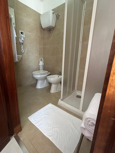 Bathroom 4, Belvedere, Perugia