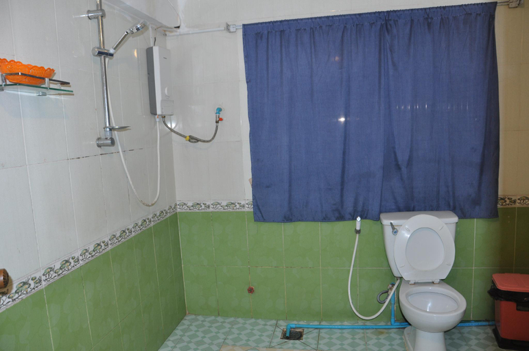 Bathroom 17