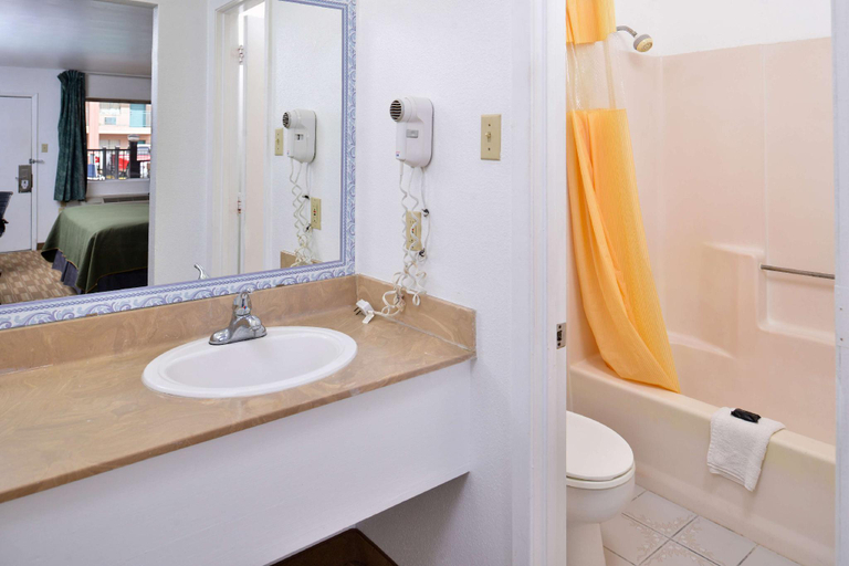 Bathroom, Americas Best Value Inn Clute/Lake Jackson, Brazoria