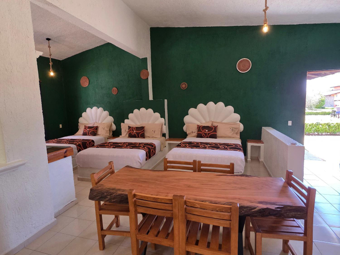 Food & Drinks, Hotel Rancho Las Margaritas, Donato Guerra