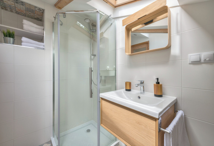 Bathroom, Pokój nad garażem by Grand Apartments, Sopot