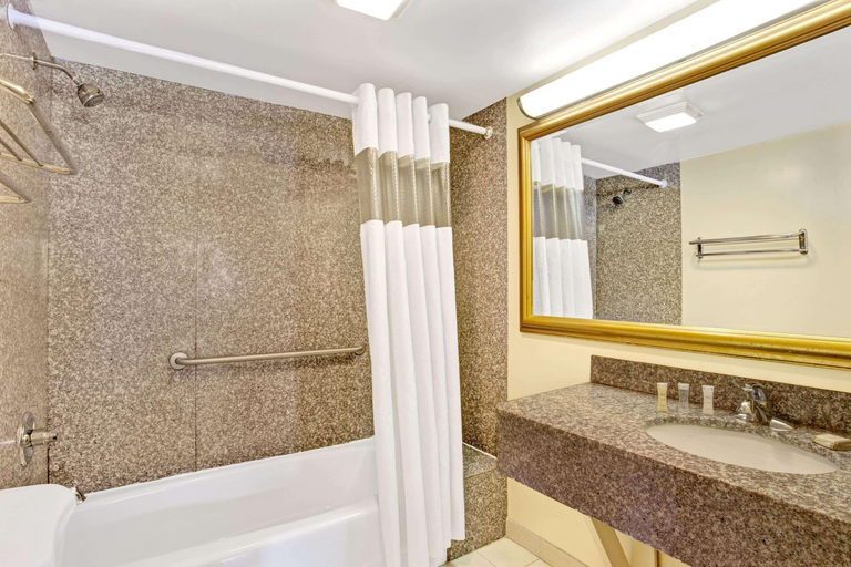 Bathroom 5, Howard Johnson by Wyndham Pikesville, Baltimore