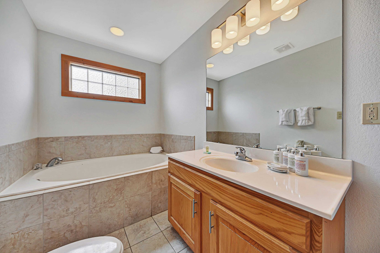Others 2, Wilderness Rush by Avantstay Hot Tub + Views, Sevier