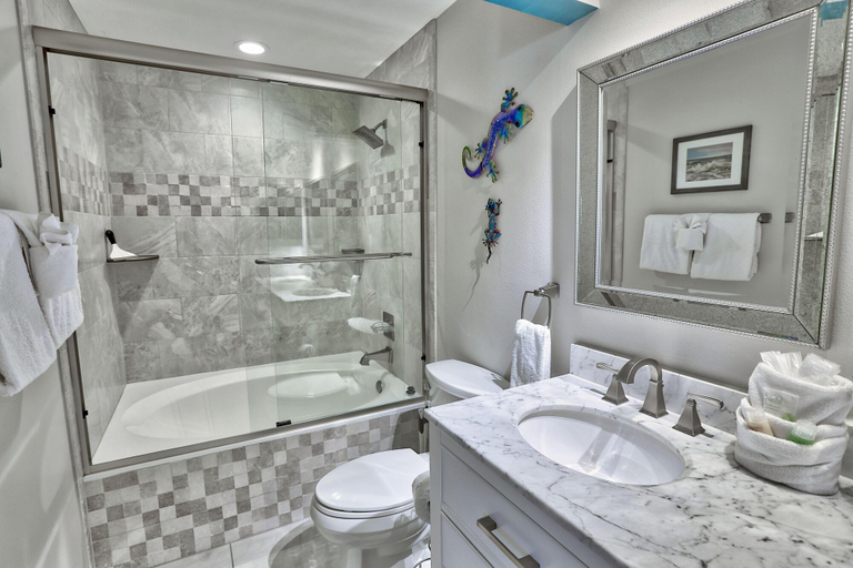 Bathroom 4, Vista Verde East 250, Pinellas