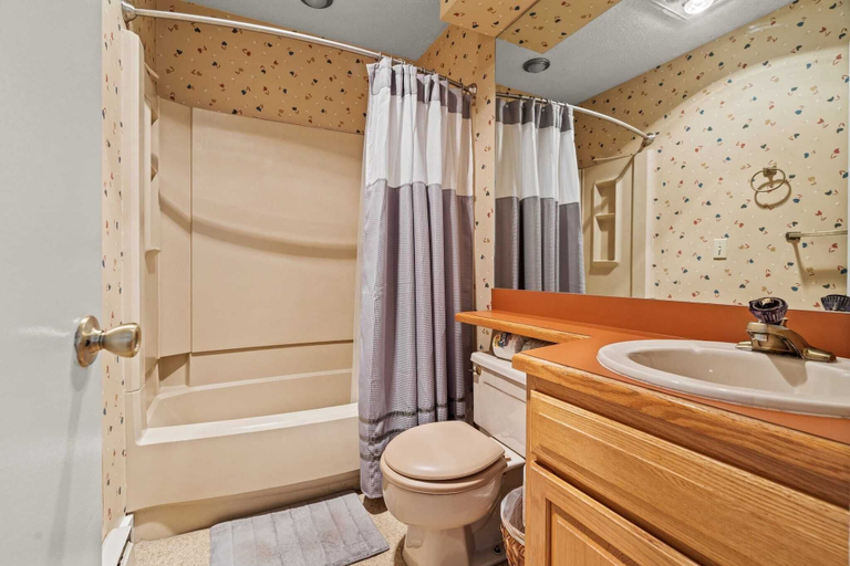 Bathroom 4, Slalom by Avantstay Walk to Ski Slopes!, Carbon