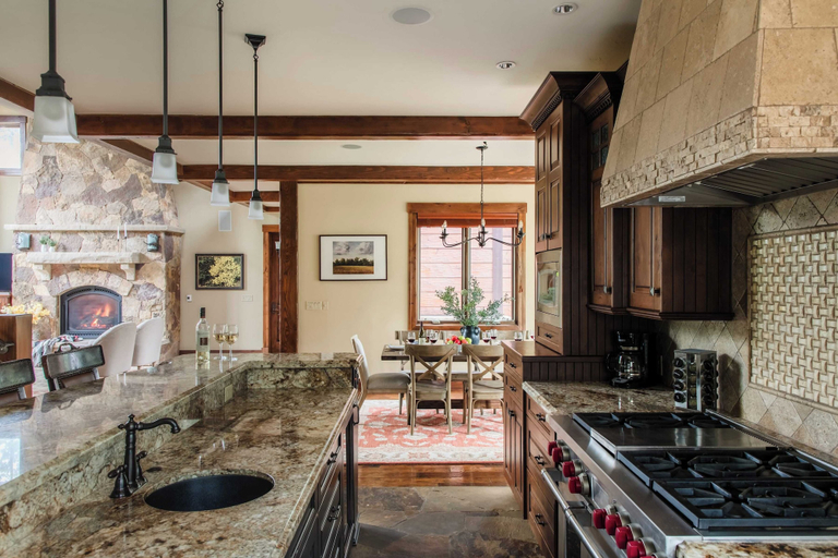 Others 5, Peak 8 by Avantstay Spacious Modern Cabin w/ Hot Tub & Views, Summit
