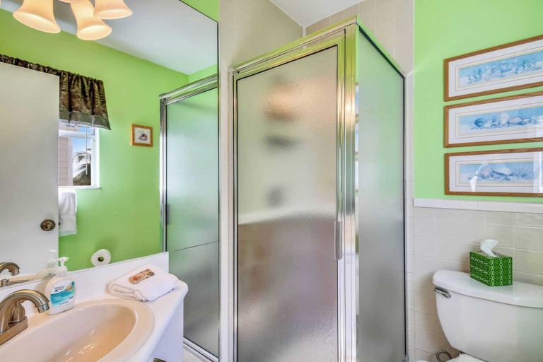 Bathroom 4, Duval Sea Turtle by Avantstay Great Location Close to Shops Shared Pool!, Monroe
