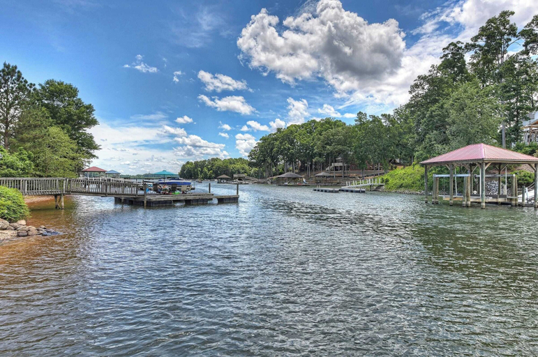 Exterior & Views 2, Island Point by Avantstay Sleeps 18 Dock, Catawba