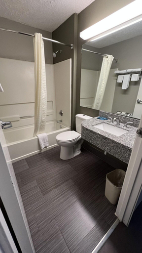 Bathroom 4, Americas Best Value Inn & Suites Jackson, TN, Madison