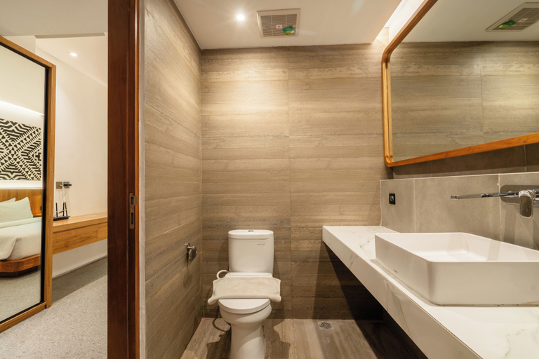 Bathroom 5, LOI Mansion Managed by ARM One Hundred, Badung