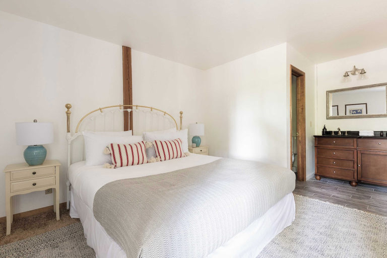 Interior 5, Wolfe by AvantStay | 5mins NorthStar! Fireplace, 2 Private Decks!, Placer