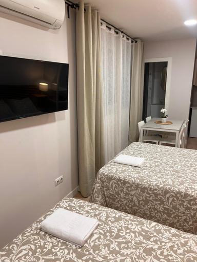 Bedroom 2, Gran Via Apartment, Madrid