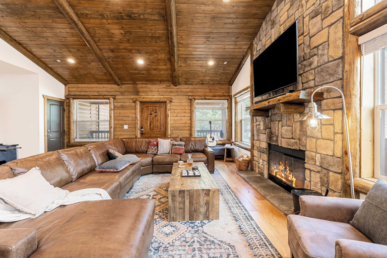 Others 5, Teddy by Avantstay Majestic Cabin in Big Bear w/ Balcony, San Bernardino