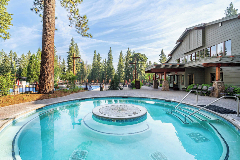 Interior 3, Wolfe by Avantstay 5mins Northstar w Hot Tub Fireplace 2 Private Decks, Placer
