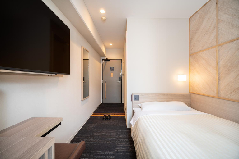 Bedroom 2, Super Hotel Kobe, Kobe