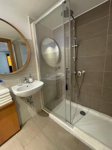 Shower 5, LaNova21, Napoli