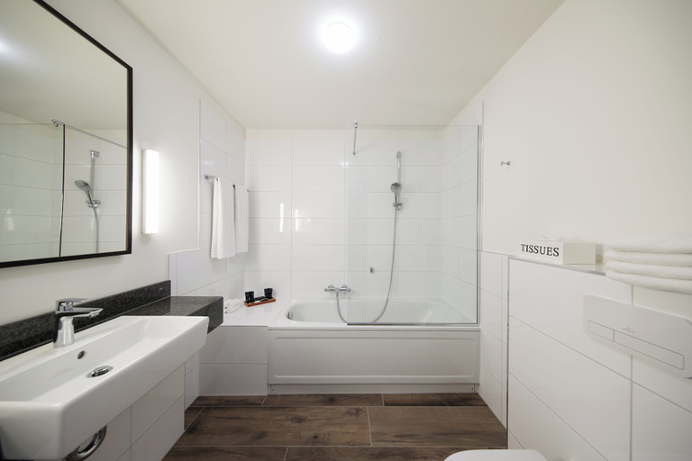 Bathroom 5, Bilderberg Résidence Groot Heideborgh, Barneveld