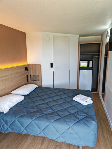 Bedroom 4, Premiere Classe Douai - Cuincy, Nord
