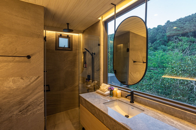 Bathroom 14