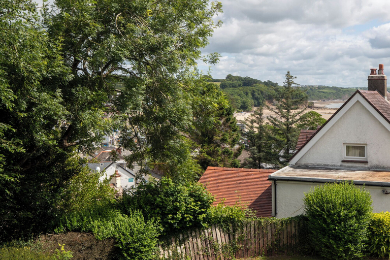 Room 5, Melbourne - Sea Views and Parking, Pembrokeshire