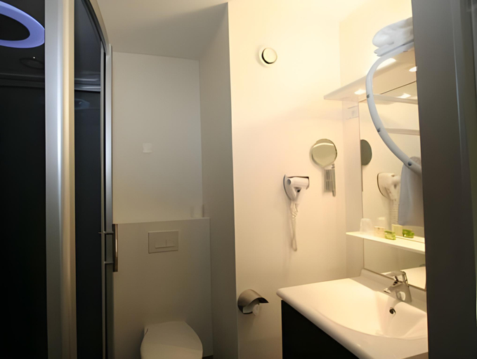 Bathroom 4, Hotel Arbor, Sarthe