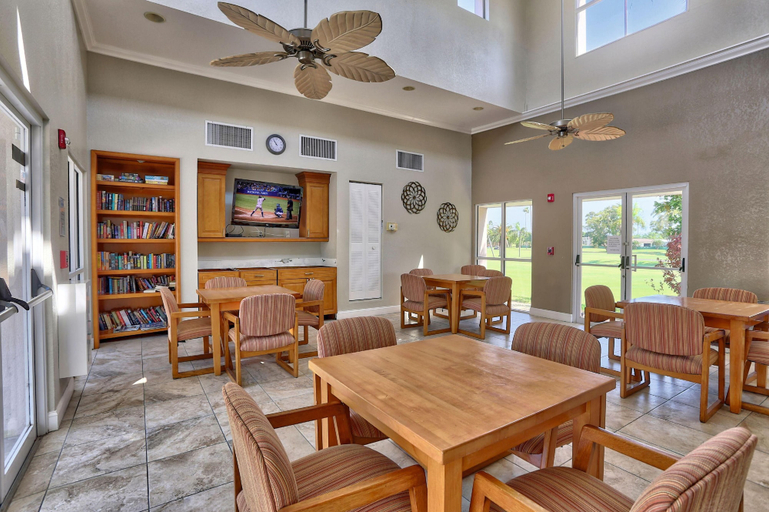 Food & Drinks, Vista Verde East 250, Pinellas