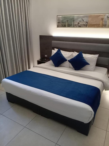 Bedroom 3, Liv Weibdeh Hotel Suites, Wadi Essier