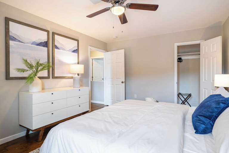 Bedroom 2, Silver Maple by Avantstay Modern & Stylish Haven, Buncombe