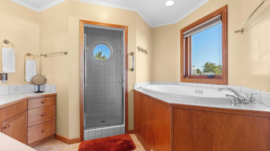 Bathroom 3, Seacliff Haven by Avantstay Waterfront Luxury, Stunning Views, Hot Tub & Game Room, Island