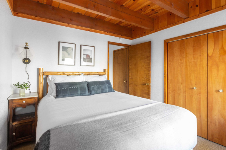 Bedroom 5, Turtlebear by Avantstay Gazebo Dining + Table Tennis National Forest Backyard + Mins to Snow Summit Turtlebear, San Bernardino