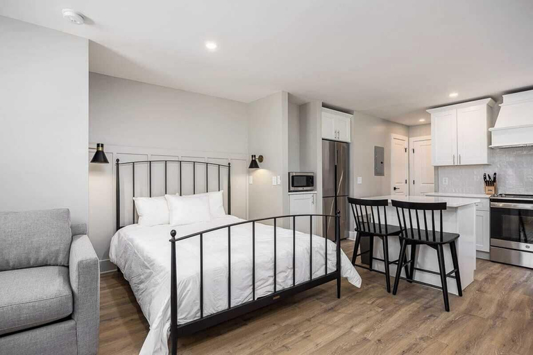 Others 2, The Nomad: 4 1brs, 2 Studios 24-guest Retreat, Davidson