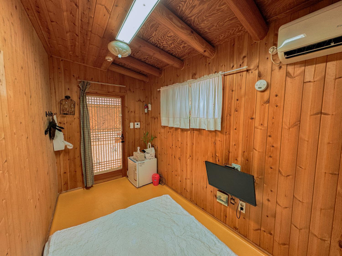 Bedroom 2, Beautiful Garden Fine Day House, Jeonju