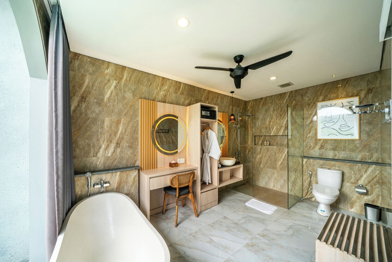 bathroom 4