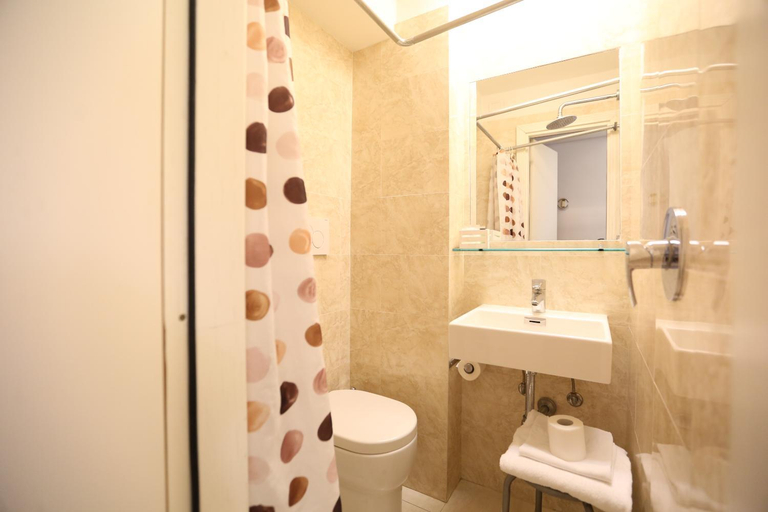 Bathroom 4, Hotel Touring, Pisa