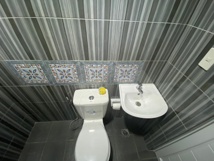 Bathroom 5, Wilnags Inn Near airport Puerto Princesa city , Puerto Princesa City