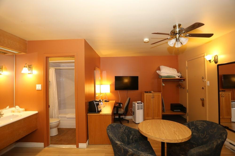 Others 5, Motel Grand-Pré, Bonaventure
