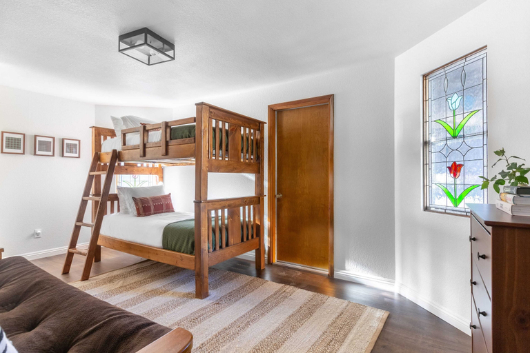Bedroom 3, Turtlebear by Avantstay Gazebo Dining + Table Tennis National Forest Backyard + Mins to Snow Summit Turtlebear, San Bernardino