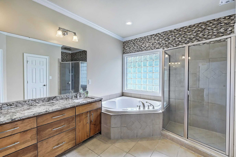 Bathroom 4, Island Point by Avantstay Sleeps 18 Dock, Catawba
