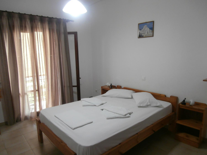 Bedroom 2, Hotel Aris, Peloponnese