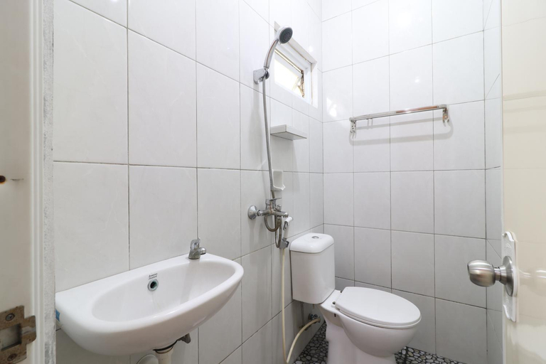 Bathroom 15
