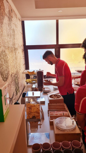 Food & Drinks 5, Univers Resort, Elbasanit