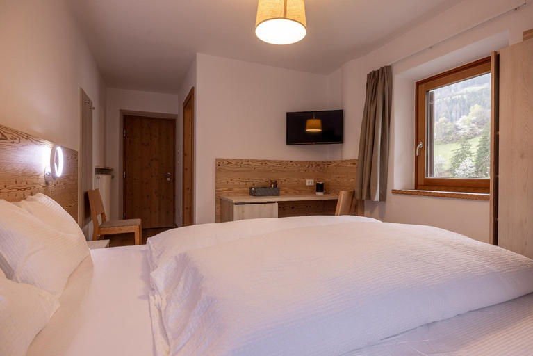 Bedroom 3, SAN PIETRO DOLOMITI Small Budget Hotel, Bolzano