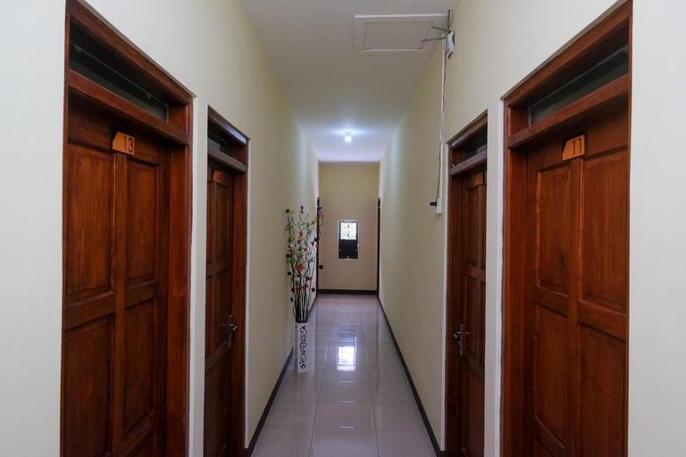 Others 5, RedDoorz near Tirtonadi Park Solo, Solo